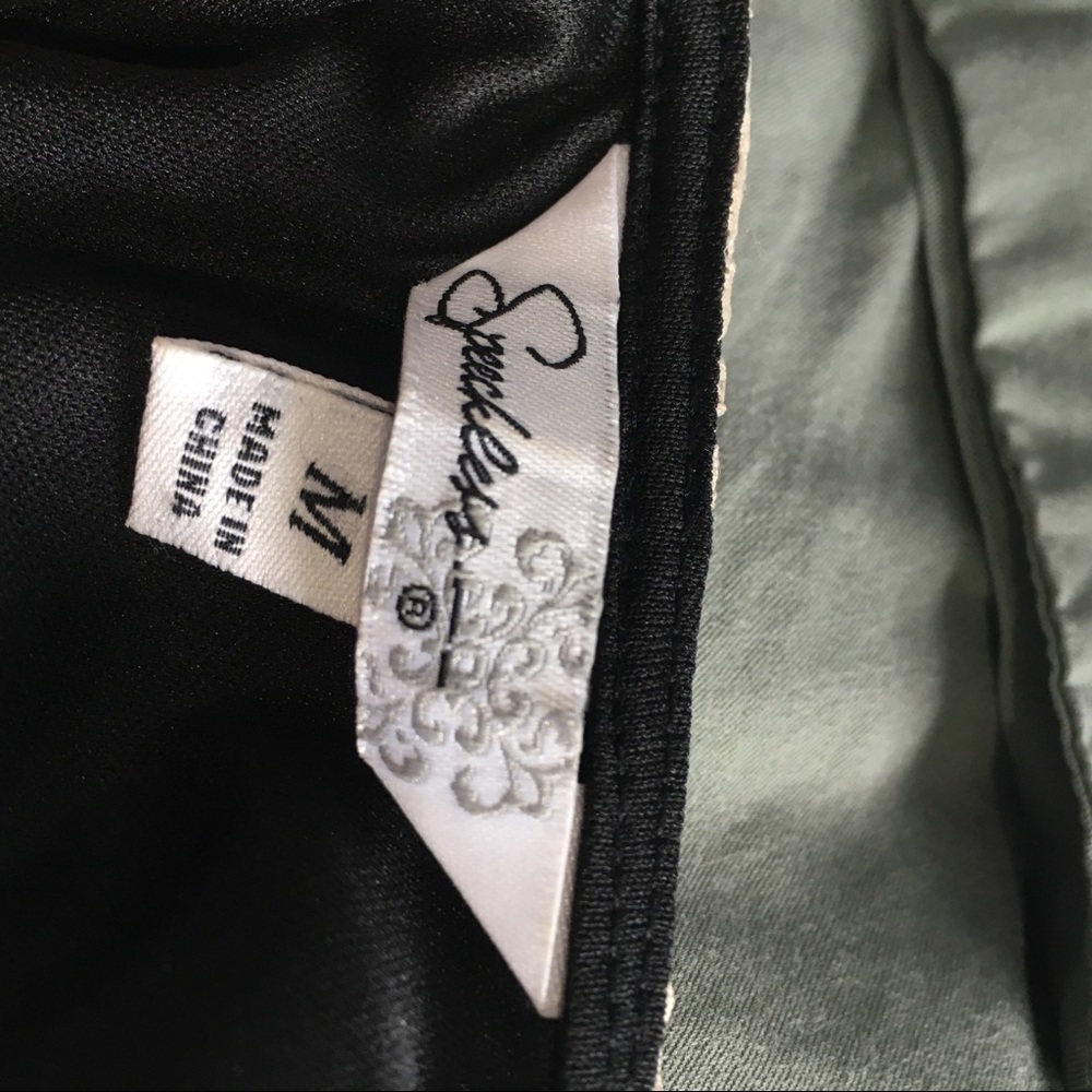 Dress - Picture 3 of 3